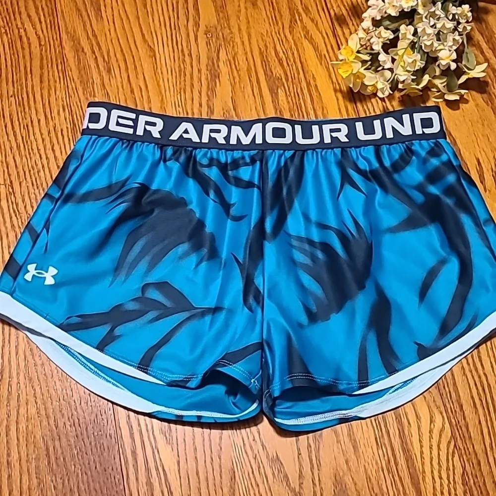 Under Armour Athletic Shorts  - Girls XL